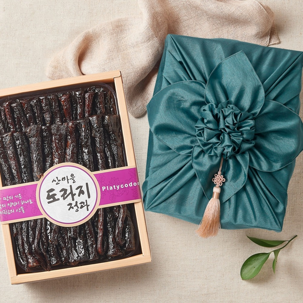 [선물세트] '설 예약발송' 마음담은 자연보물 수제 도라지정과 500g 선물세트 (보자기포함) | Briased Bellflower Root in Sweet Sauce