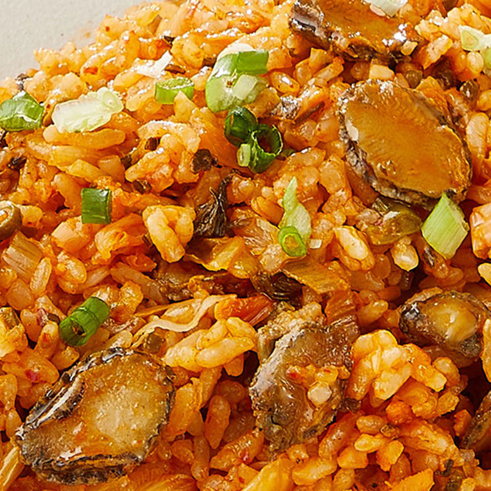 꼬마 전복을 통채로 전복 김치 볶음밥 250g | Korean Abalone Kimchi Fried Rice