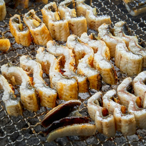 [항공직송] 국내산 풍천 민물장어 1kg 자포니카 손질구이 + 소스 2종과 生생강채 | Cleaned Korean Freshwater Eel